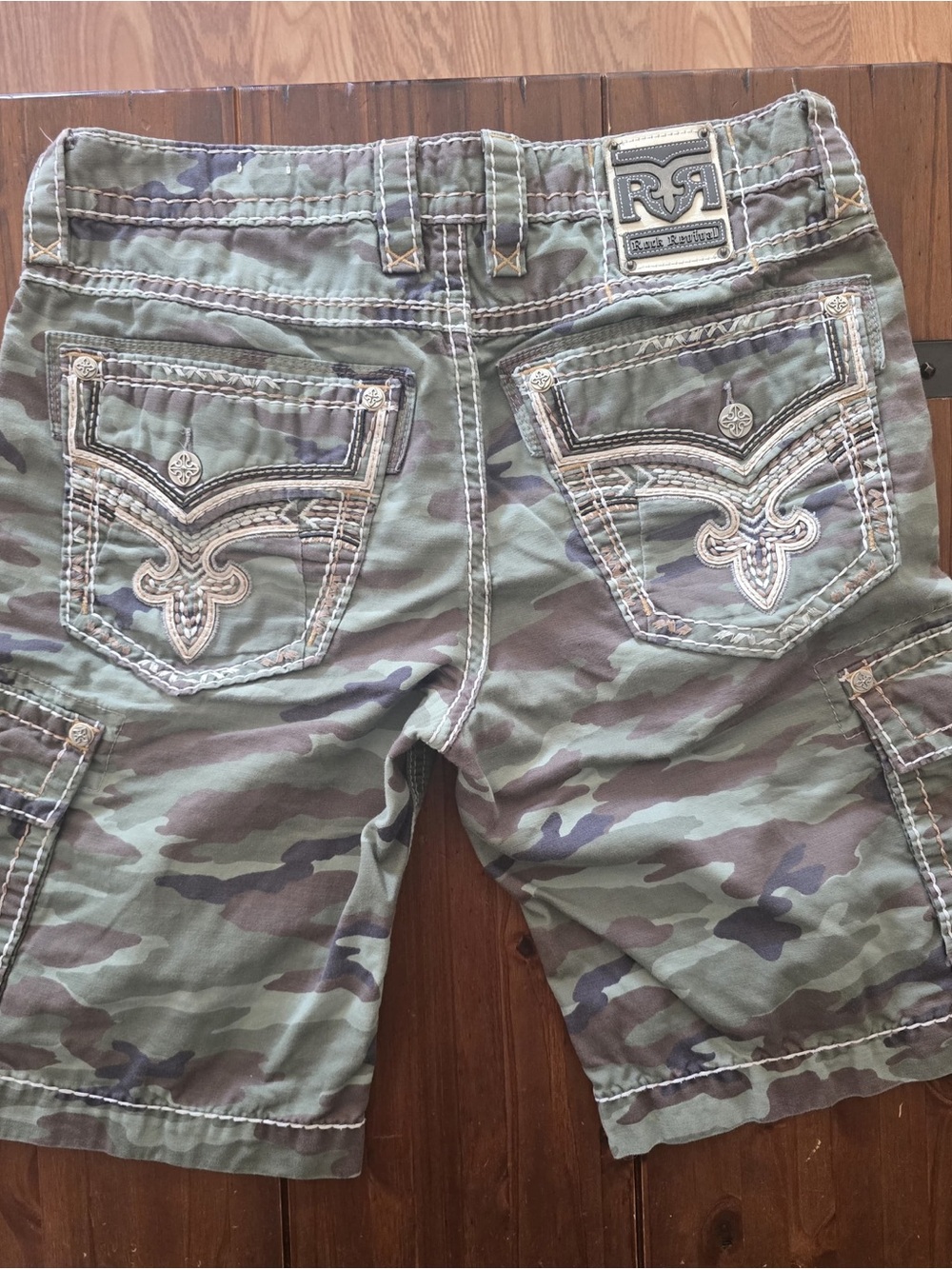 Like New! Men’s Rock Revival Shorts. Size 34. With 4 Shirts!!! Camo Shorts. - Picture 3 of 12